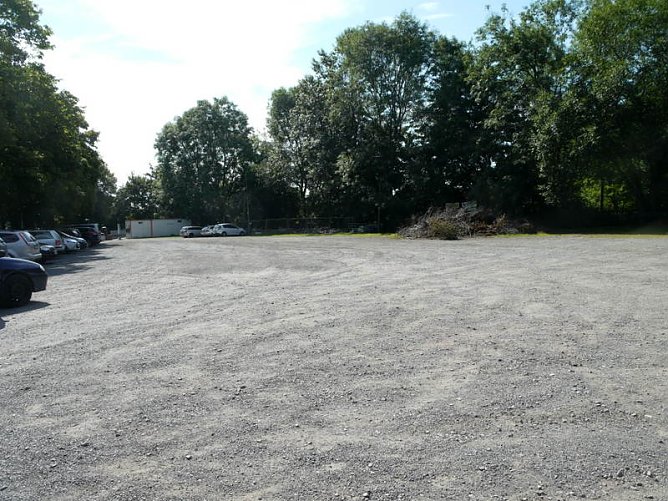 Der Parkplatz am Bärenpark (Foto: Ilka Kühn) Der Parkplatz am Bärenpark (Foto: Ilka Kühn)