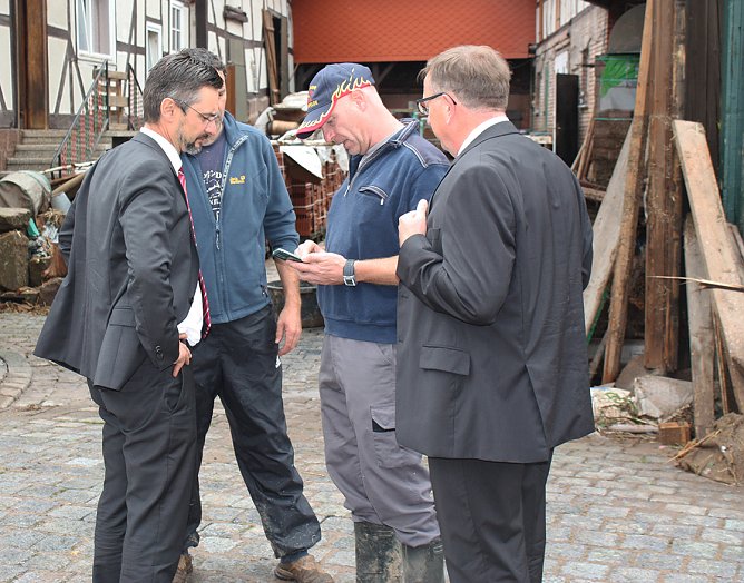 Innenstaatssekretär in Rustenfelde (Foto: Sebastian Schneider) Innenstaatssekretär in Rustenfelde (Foto: Sebastian Schneider)