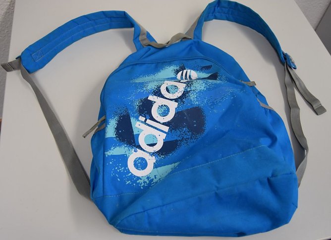 Eine Verk&auml;uferin entriss einem der jungen R&auml;uber diesen Rucksack (Foto: Landespolizeiinspektion Nordhausen)