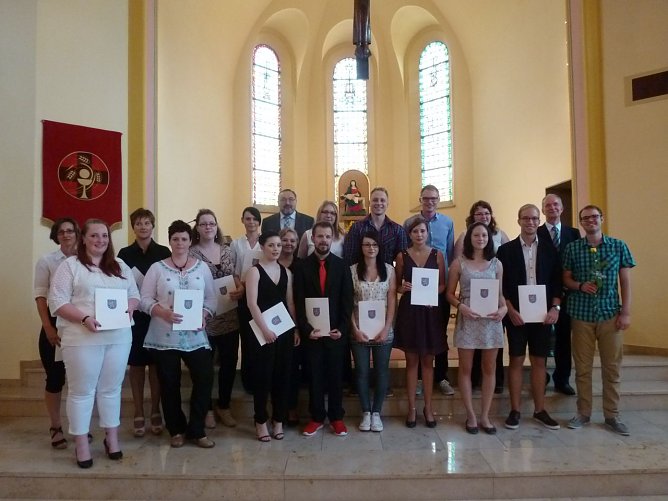 Zeugnisübergabe (Foto: Rudi Peter) Zeugnisübergabe (Foto: Rudi Peter)