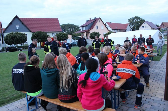 Zeltlager in G&uuml;nterode (Foto: Feuerwehr Heiligenstadt)