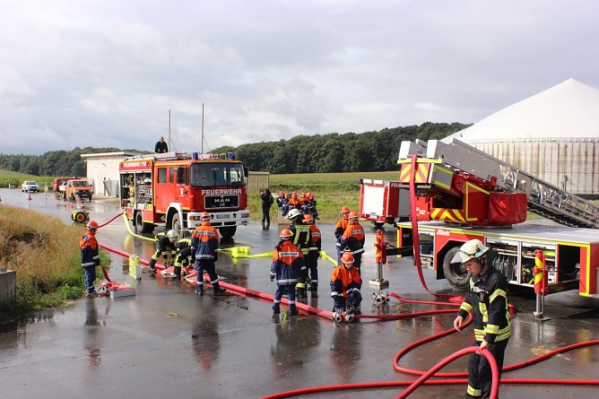 Zeltlager in G&uuml;nterode (Foto: Feuerwehr Heiligenstadt)