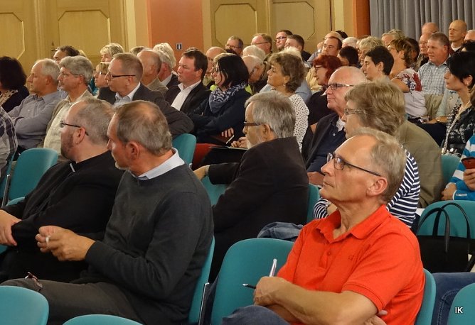 Teilnehmer Flüchtlingsinfo (Foto: Ilka Kühn) Teilnehmer Flüchtlingsinfo (Foto: Ilka Kühn)