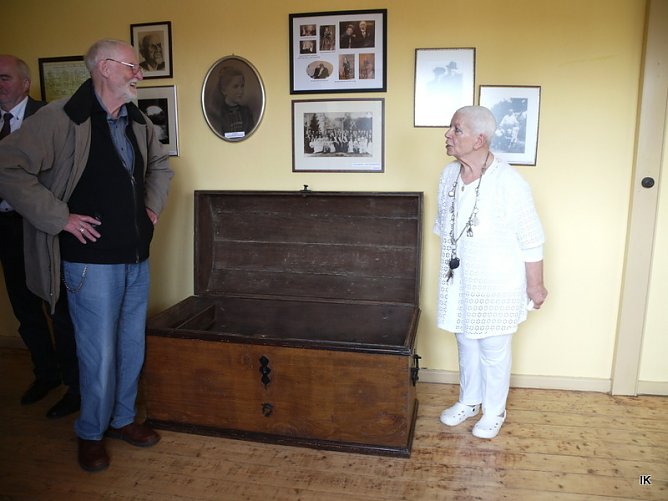 Geschenk f&uuml;r die Schule (Foto: Ilka K&uuml;hn)