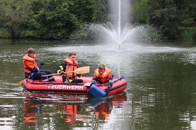 Im Schlauchboot (Foto: Feuerwehr Heiligenstadt)