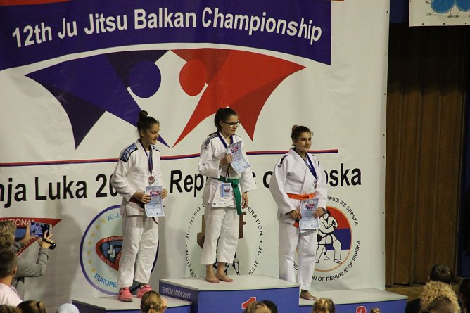 Auf dem Siegertreppchen (Foto: Ju-Jutsu Verein)