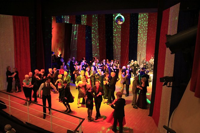 Nordhäuser Bühnenball 2014 (Foto: Birgit Susemihl) Nordhäuser Bühnenball 2014 (Foto: Birgit Susemihl)