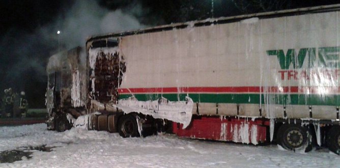 Lkw brannte v&ouml;llig aus (Foto: Feuerwehr Breitenworbis)