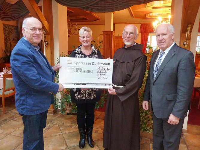 Spende f&uuml;r H&uuml;lfensberg (Foto: Mecke)