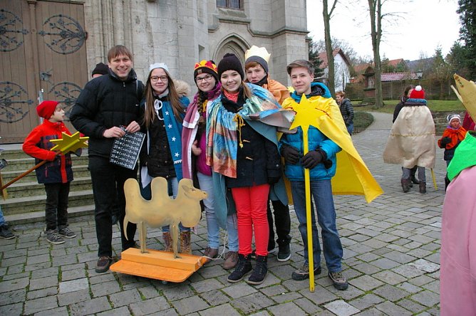 Kaplan F&ouml;rter mit seiner Gruppe (Foto: Ilka K&uuml;hn)