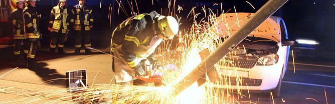 Stra&szlig;enlaterne angefahren (Foto: Feuerwehr Heiligenstadt)