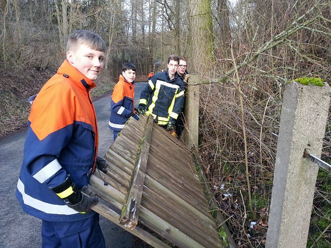 Einsatz an der alten Burg (Foto: Feuerwehr Heiligenstadt) Einsatz an der alten Burg (Foto: Feuerwehr Heiligenstadt)