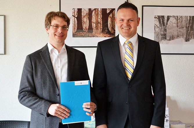 Ernennung von Prof. Dr. Steffen D&ouml;rh&ouml;fer durch den Pr&auml;sidenten der Hochschule Nordhausen Prof. Dr. J&ouml;rg Wagner (Foto: Tina Bergknapp)
