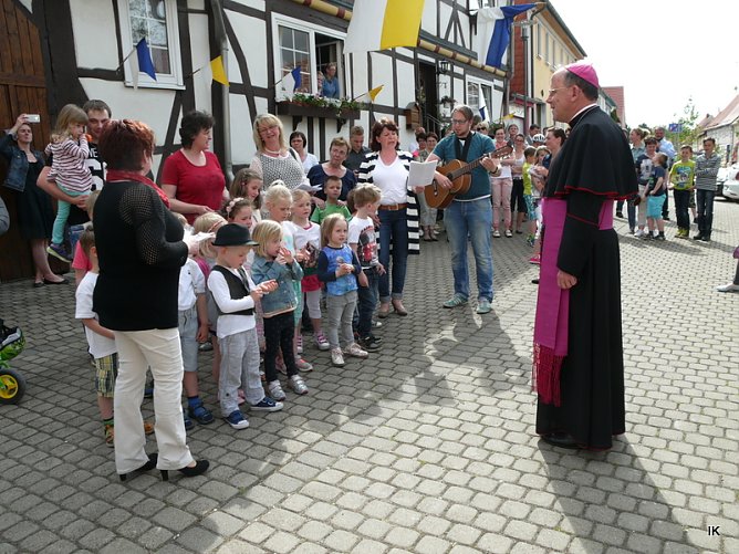 Begr&uuml;&szlig;ung in Beuren (Foto: Ilka K&uuml;hn)