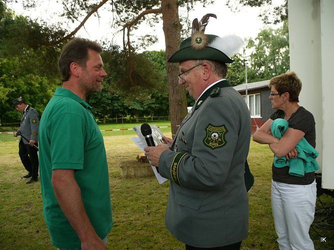 Gratulation vom Leinefelder Sch&uuml;tzenverein (Foto: Ilka K&uuml;hn)