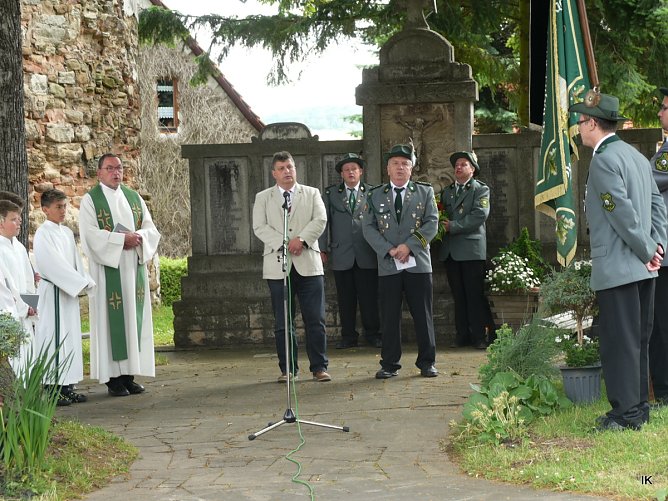 Am Kriegerdenkmal (Foto: Ilka K&uuml;hn)