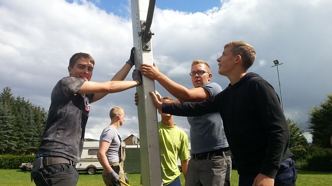 Zeltaufbau (Foto: Kirmesverein)