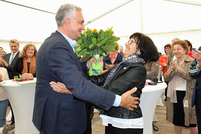 Mit Festakt schiefer Turm als gerettet gefeiert (Foto: Karl-Heinz Herrmann)