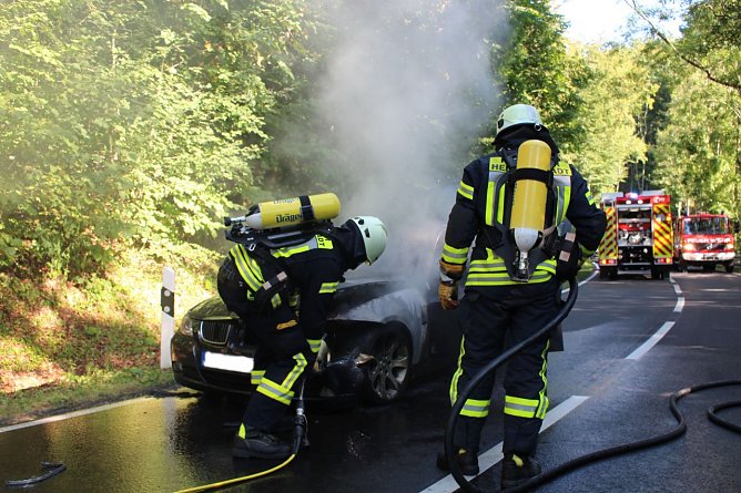 PKW-Brand (Foto: Feuerwehr Heiligenstadt)