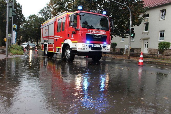Wasser in der Dingelstädter Straße (Foto: Feuerwehr Heiligenstadt) Wasser in der Dingelstädter Straße (Foto: Feuerwehr Heiligenstadt)