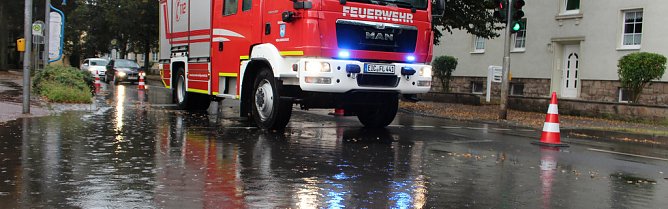 Wasser auf der Straße (Foto: Feuerwehr Heiligenstadt) Wasser auf der Straße (Foto: Feuerwehr Heiligenstadt)
