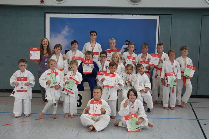 Teilnehmer der beiden Vereine (Foto: Karin Eckert) Teilnehmer der beiden Vereine (Foto: Karin Eckert)