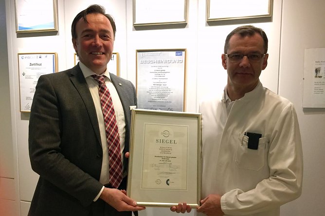 Auszeichnung (Foto: Krankenhaus St. Martini) Auszeichnung (Foto: Krankenhaus St. Martini)