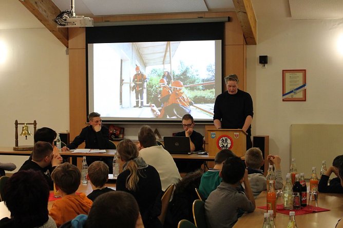 Jugendfeuerwehrs Versammlung (Foto: Lurch)