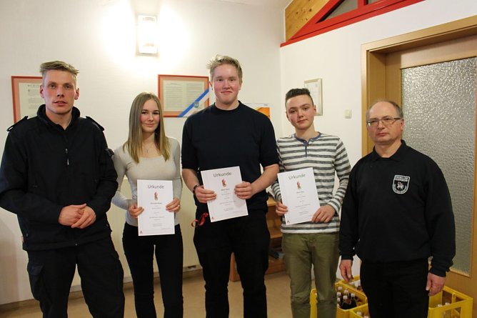 Ehrung der aktivsten Mitglieder (v.l.n.r. Pia Breker, Niklas Jahns, Oliver Apitz) (Foto: Lurch)