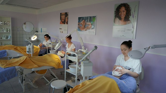 Kosemtikerausbildung (Foto: IBS)