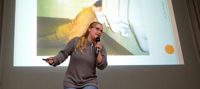 Science-Slam zum Hochschul-Informationstag (Foto: Tina Bergknapp)