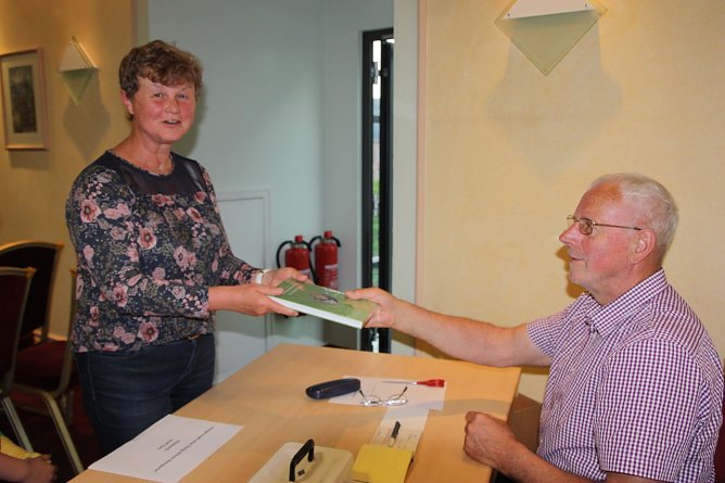 Buchverkauf (Foto: Elke Sagorski)