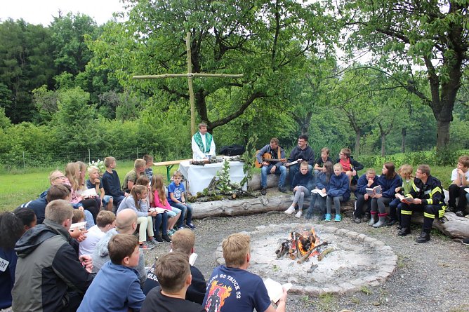 Gottesdienst mit Pfr. K&ouml;nen (Foto: Feuerwehr Heilibad Heiligenstadt)