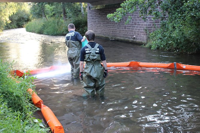 Ölsperre (Foto: Feuwerwehr Heilibad Heiligenstadt) Ölsperre (Foto: Feuwerwehr Heilibad Heiligenstadt)