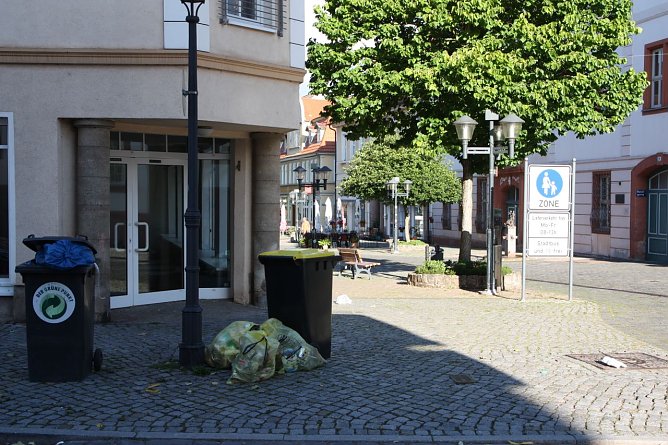 M&uuml;ll nicht zu fr&uuml;h hinausstellen (Foto: Elke Sagorski)