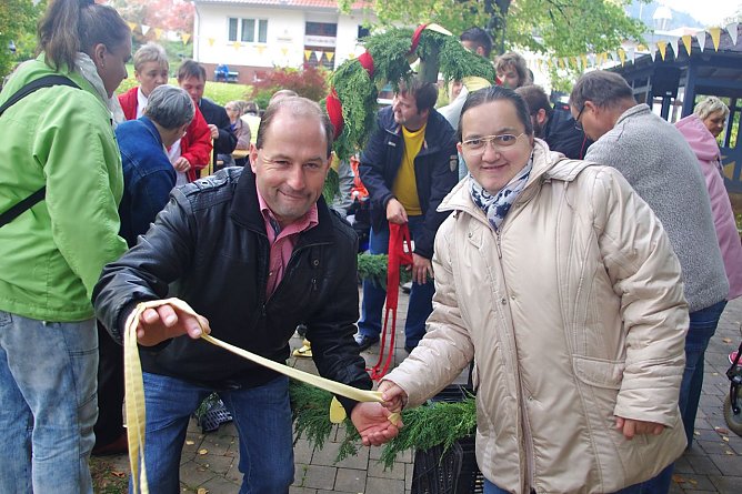 Am Kirmesbaum (Foto: Helen Schwenderling) Am Kirmesbaum (Foto: Helen Schwenderling)
