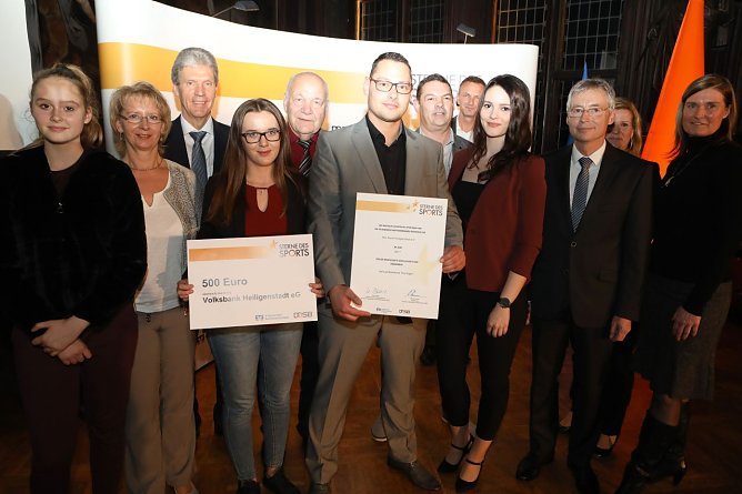 Ken Budo Heiligenstadt freut sich &uuml;ber die Ehrung (Foto: Raiffeisenbank)