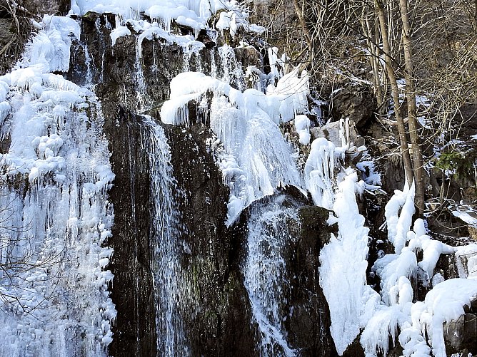 Eingefrorener Wasserfall (Foto: Peter Blei)