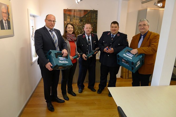 &Uuml;bergabe Spezialger&auml;te f&uuml;r Feuerwehren (Foto: Stadtverwaltung)