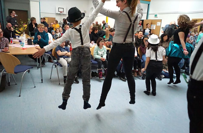 Fest im Kinderheim (Foto: Schwenderling)
