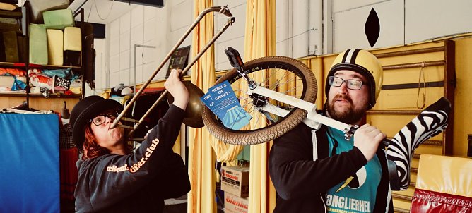 Bereit für die dritte Zelt-Saison: Steffi Böttcher und Alexander Jäger (Foto: Angelo Glashagel) Bereit für die dritte Zelt-Saison: Steffi Böttcher und Alexander Jäger (Foto: Angelo Glashagel)