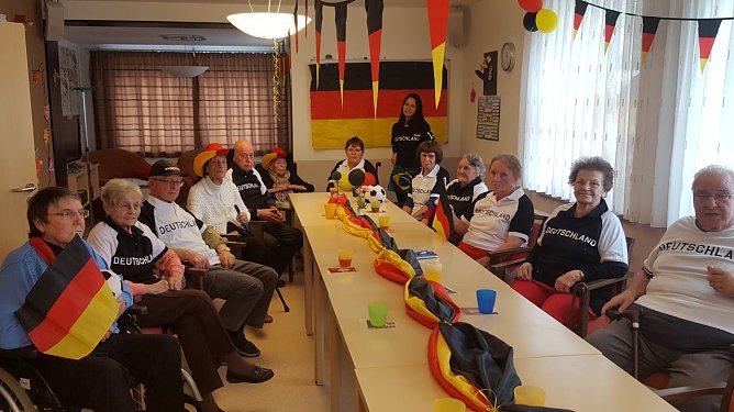 Tagespflege schaut Fu&szlig;ball WM (Foto: Florian Blacha)