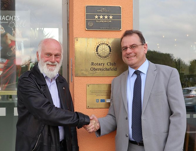 Neuer Pr&auml;sident und alter Pr&auml;sident (Foto: Bernd Uwe Althaus)