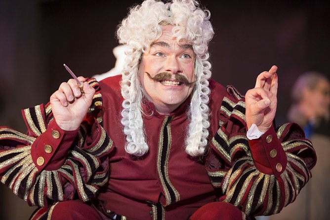 Michael Tews � hier als B&uuml;rgermeister van Bett in Zar und Zimmermann bei den Th&uuml;ringer Schlossfestspielen Sondershausen � singt den Falstaff in Die lustigen Weiber von Windsor (Foto: Tilmann Graner)