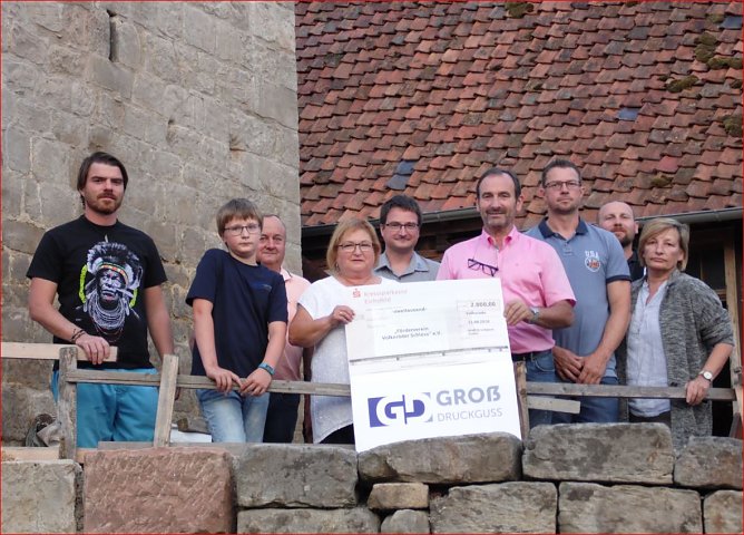 Spendenübergabe (Foto: Förderverein) Spendenübergabe (Foto: Förderverein)