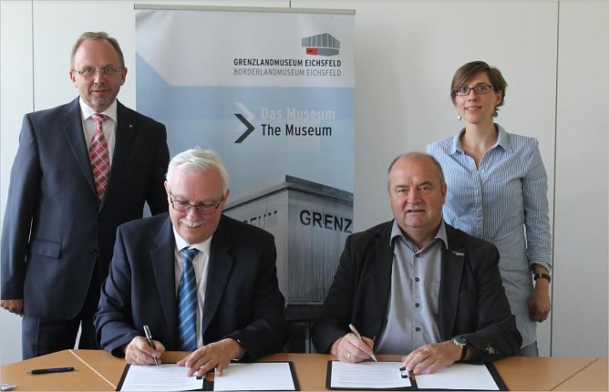 Unterzeichnung (Foto: Grenzlandmuseum) Unterzeichnung (Foto: Grenzlandmuseum)