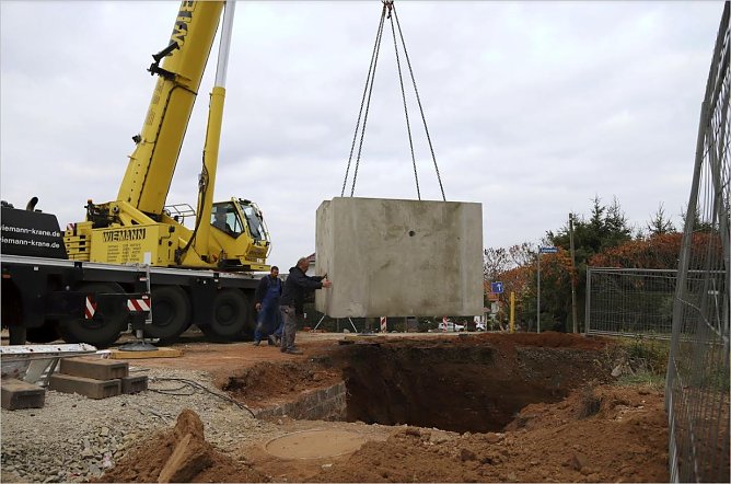 Am Kran (Foto: Ren&eacute; Wei&szlig;bach)