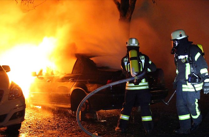 PKW in Flammen (Foto: Feuerwehr Heiligenstadt)