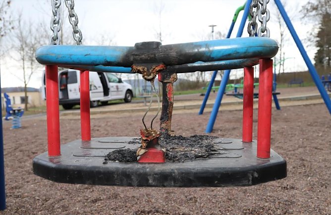 Schaukel verbrannt (Foto: Ren&eacute; Wei&szlig;bach)