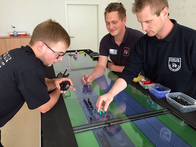 Lehrgang Tunnelbrandbek&auml;mpfung (Foto: Feuerwehr Heiligenstadt)